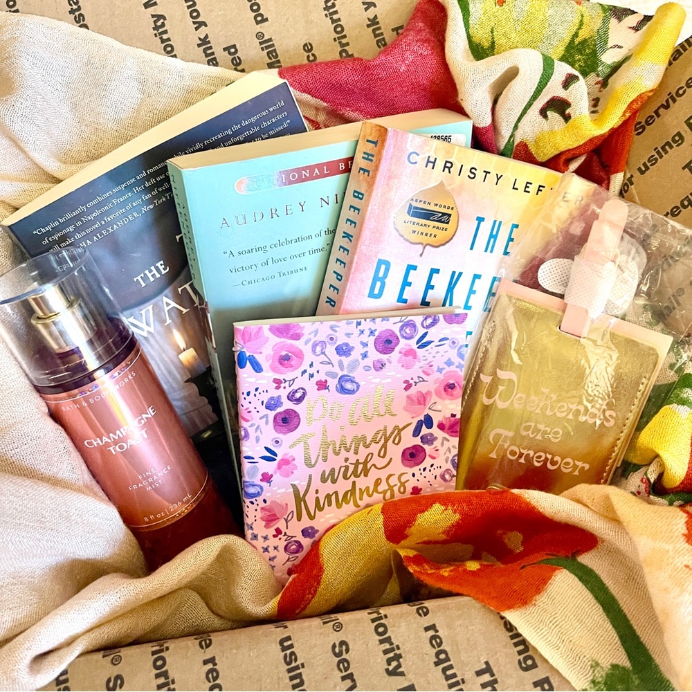 Summer Beach Reads Mystery Book Box | Self Care Bundle | Surprise Books Gift Set